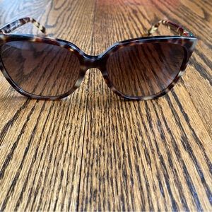 Women’s Gucci sunglasses
